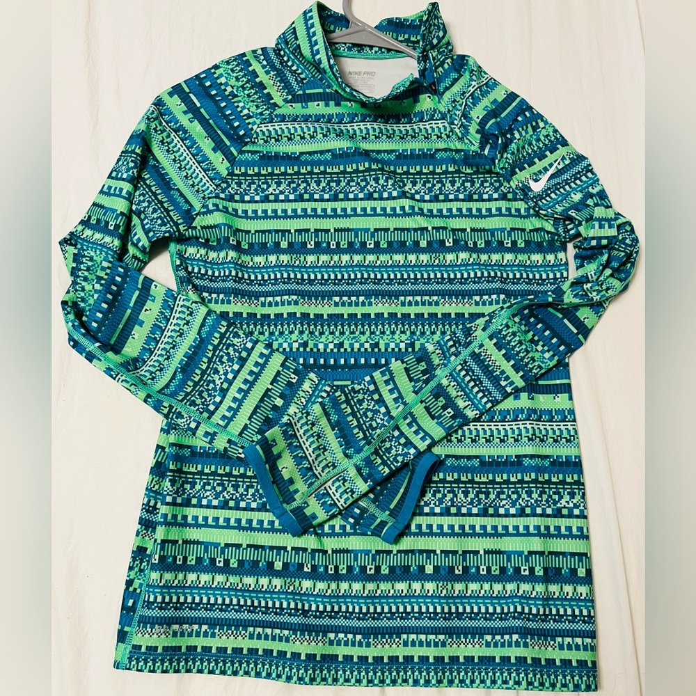 Nike pro workout top